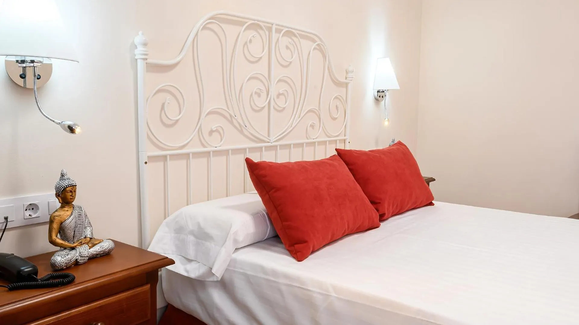 Hotel H28 Camas